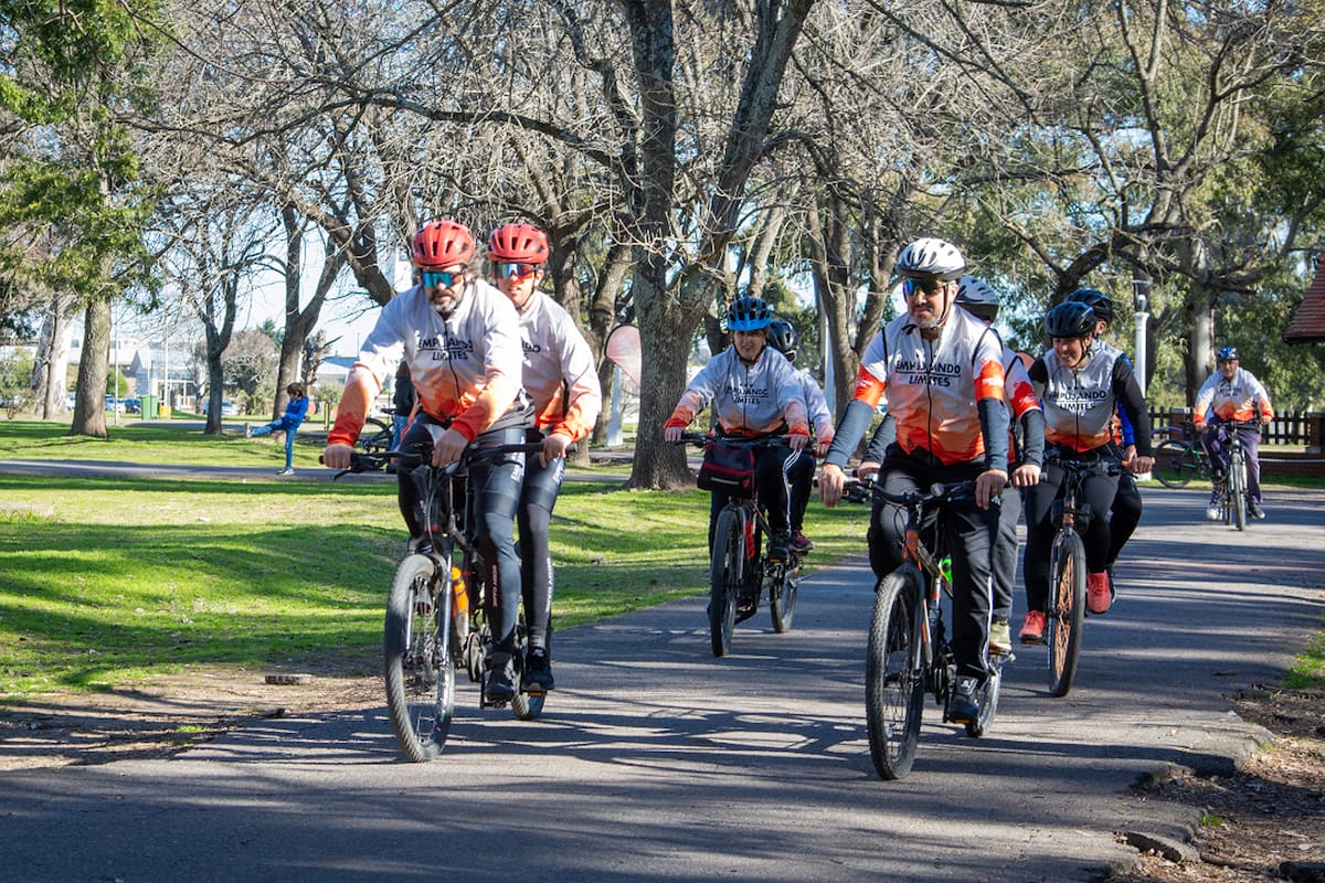 Lo que comenzó como la aventura de un padre y su hijo en una bicicleta tándem se ha convertido en un movimiento que promueve la inclusión a través del ciclismo en toda Argentina
