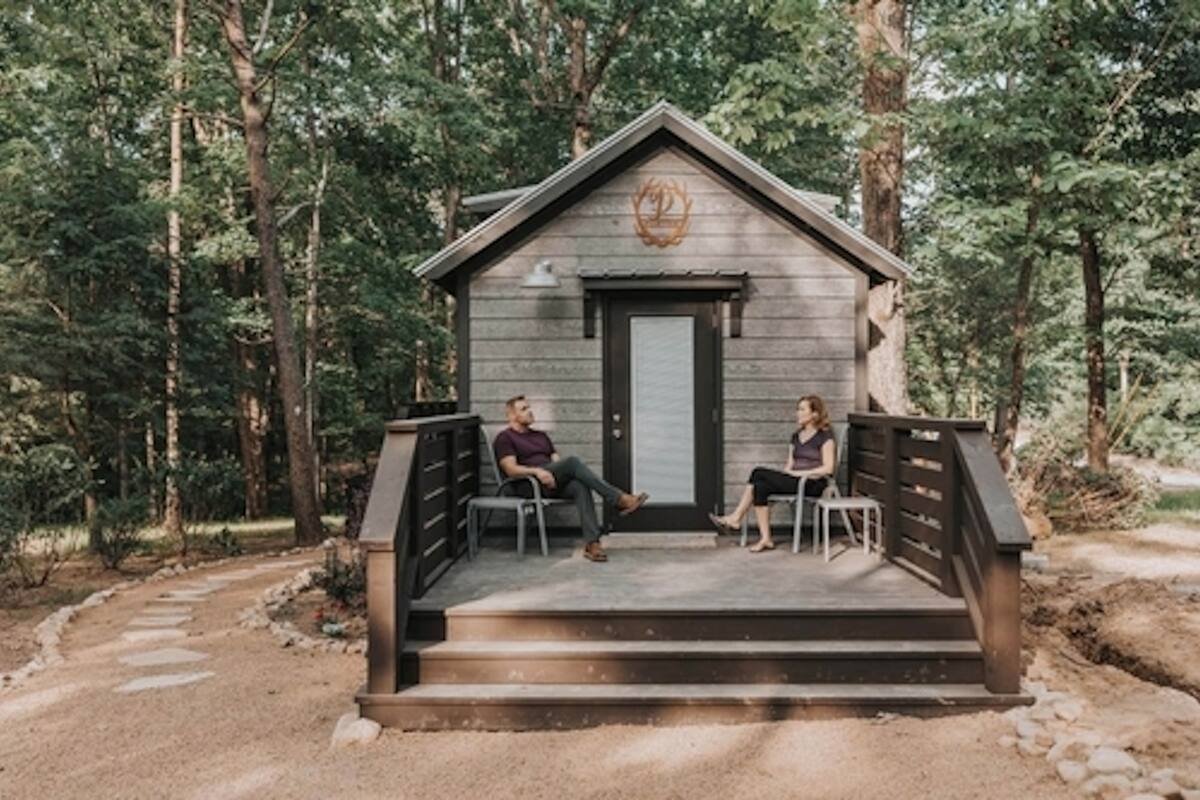 Lo que comenzó como un sueño de construir casas pequeñas, se convirtió en un exitoso proyecto que creó una comunidad en Tennessee
