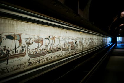 Lo que el tapiz de Bayeux revela sobre la sangrienta y obscena realidad de la Edad Media.