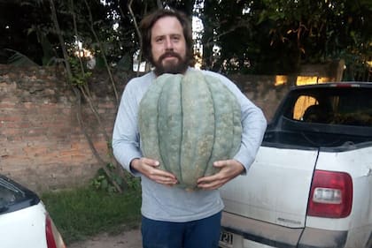 Lo que empezó en su casa, al tiempo encontró un socio, se mudó a una cocina de una sinagoga, durante un tiempo, para terminar en una fábrica más grande. Y fue mezclando e innovando productos para sumar sabores