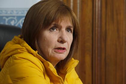 "Lo que hace Cristina Fernández de Kirchner es enterrarse más al querer cambiar el eje y entrar en un discurso delirante", dijo Patricia Bullrich