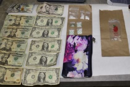 Lo que las autoridades confiscaron en la tienda de conveniencia