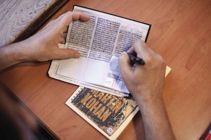 Lo que le gusta, en definitiva, es dar clases, entrar a un café, leer un libro, escribir otro.