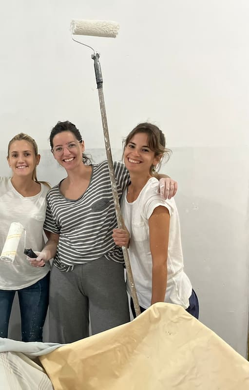 Lo que más hacen los voluntarios es reparar baños, pintar habitaciones y reacondicionar aberturas