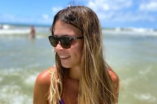 Con mareos y temblores, a los 20 sufrió mala praxis y tuvo que aprender a caminar, comer y bañarse