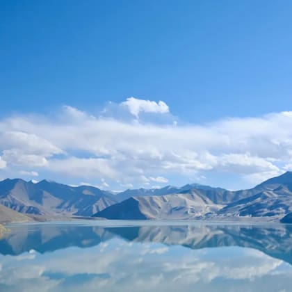 Lo que no se ve de Xinjiang, la impresionante región de China visitada por 300 millones de turistas.