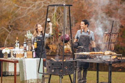 "Lo que ofrecemos nosotros, lo típico argentino, la picadita con vermut, la empanadita o choripán de entrada y diferentes carnes es algo muy extraño para el norteamericano que, hasta que no lo vive, no lo entiende"