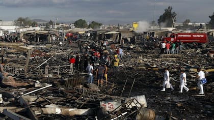 Lo que quedó de la fábrica de pirotecnia luego del incendio y explosión