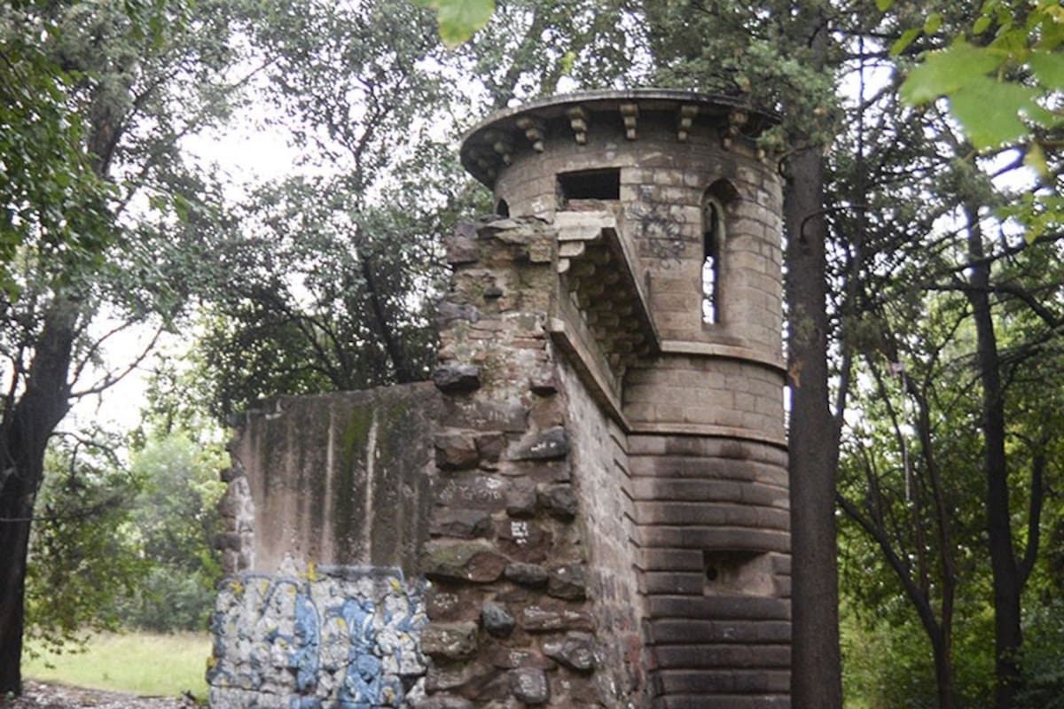 “Torre Medieval”: uma iniciativa para dar nova vida a uma “miniprisão” abandonada num parque provincial