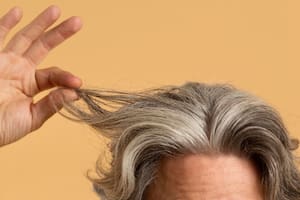 Por qué cada vez más mujeres eligen mostrar sus canas, según la psicología