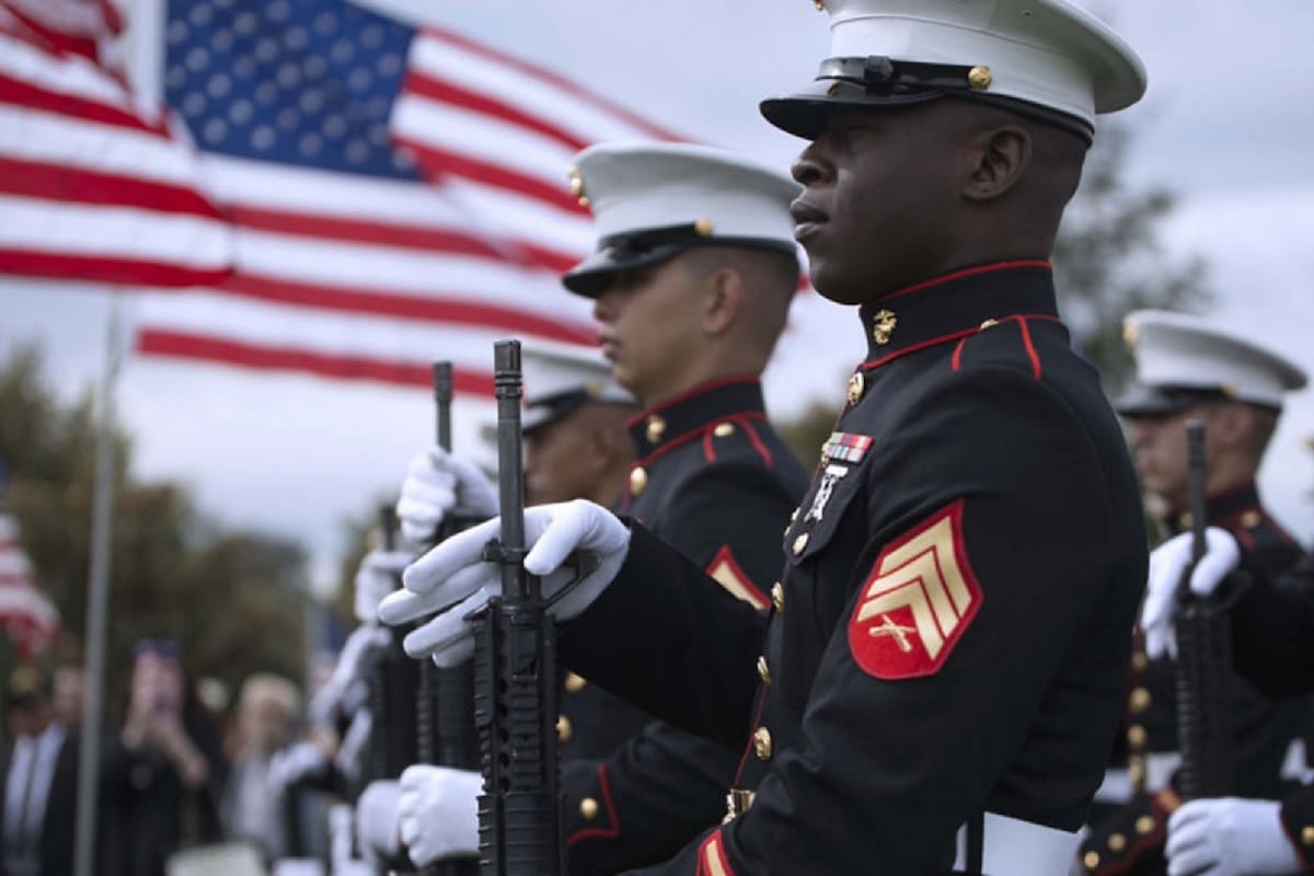 Lo que se sabe de la propuesta para acelerar la residencia y ciudadanía de EE.UU. para inmigrantes en el ejército