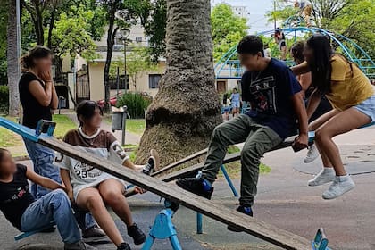 “Lo que te mueve es ver los cambios de los chicos, verlos felices. Uno entra para ayudarlos a ellos y terminás transformado vos", afirma Camila