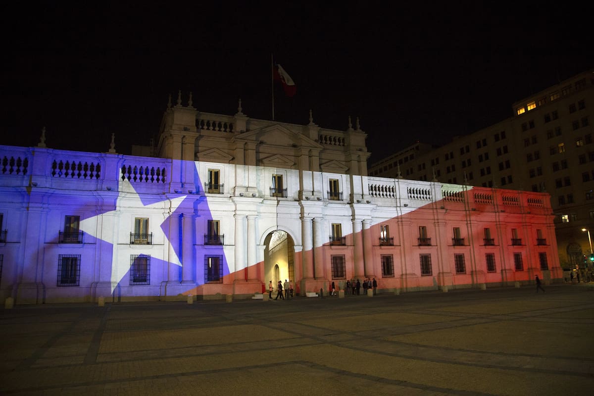 Loa chilenos votaron ayer por reemplazar la Constitución instaurada hace 40 años, ahora comenzará un proceso de dos años para redactar la nueva