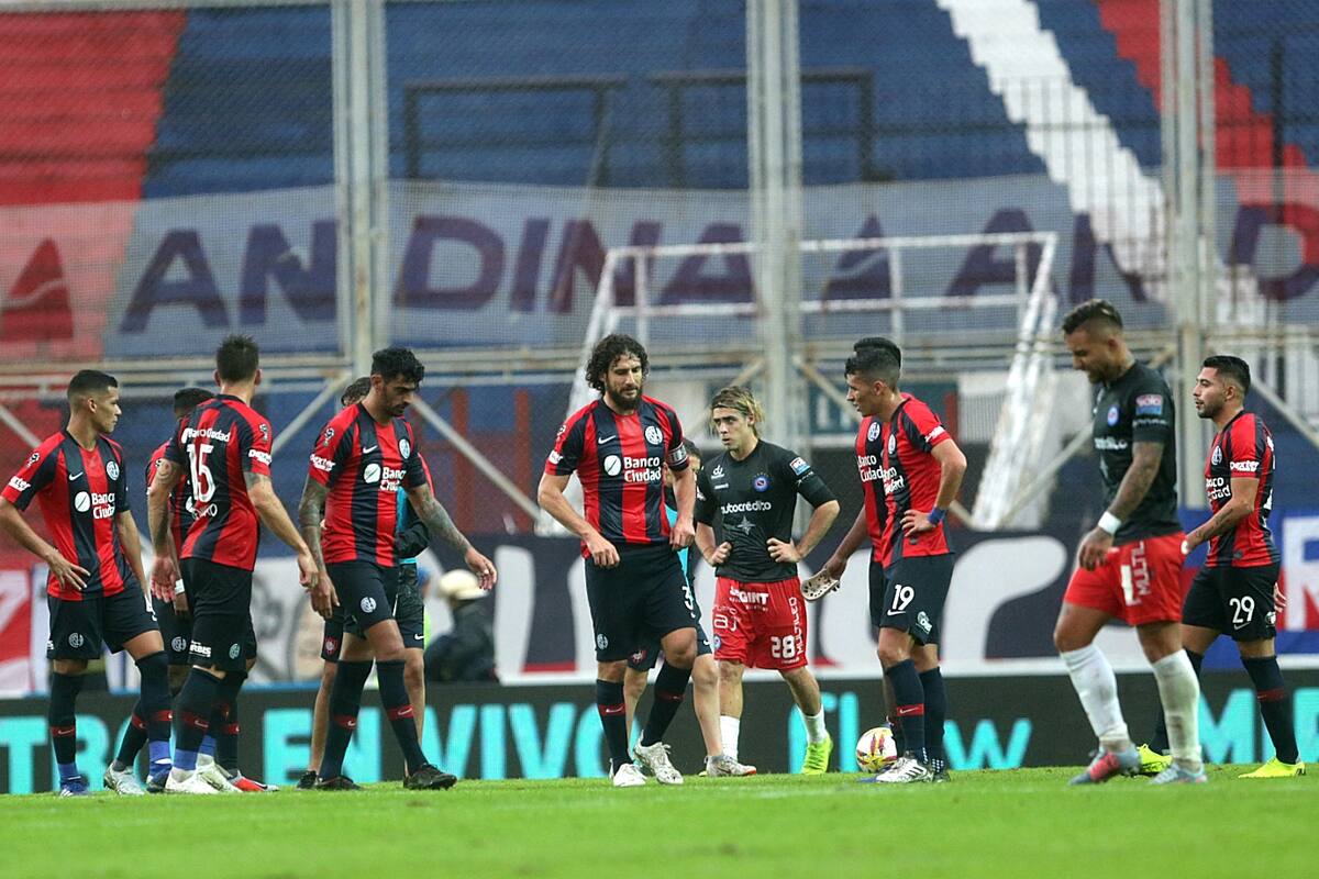 Loaiza, Botta, Coloccini, Román Martínez y Nahuel Barrios se marchan bajo los reproches de los hinchas de San Lorenzo; el Ciclón volvió a decepcionar a sus hinchas