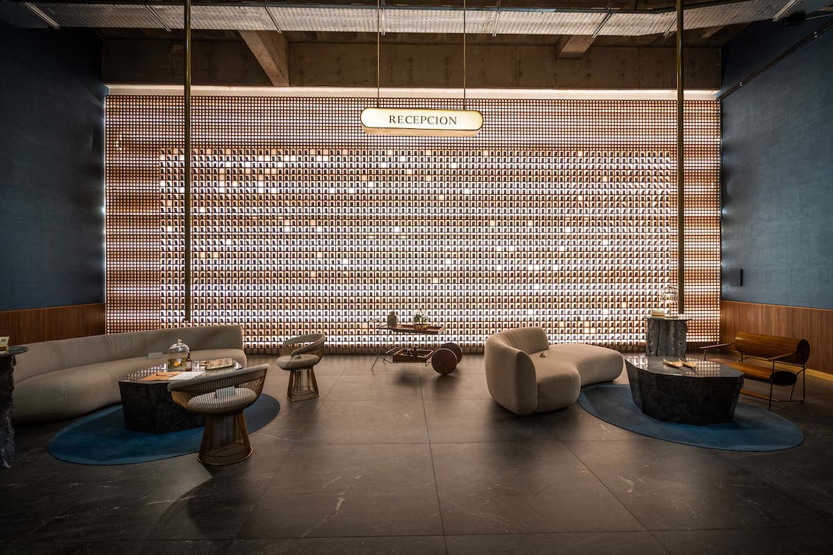 "Lobby de hotel", la magnífica propuesta del Estudio Montevideo que deslumbra en la entrada de la expo, mereció según el jurado la Medalla de Plata.