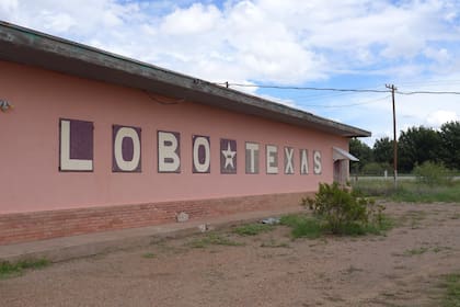 Lobo es un pueblo fantasma, ubicado a unos 96 kilómetros de la ciudad de Marfa, en Texas, EE.UU.