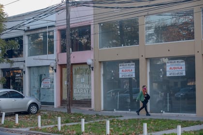 Locales sobre la av. Diego Carman continuacion de Juan Segundo Fernandez luego de la Av. Marquez, San Isidro