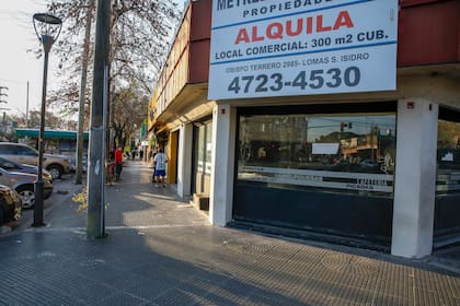 Locales sobre la av. Juan Segundo Fernandez, San Isidro
