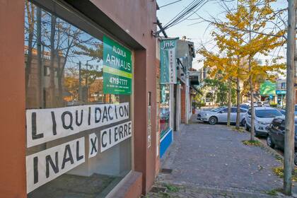 Locales sobre la av. Juan Segundo Fernandez, San Isidro