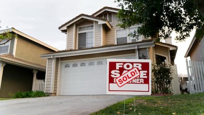Localidades como Irondequoit y Tonawanda lideran la lista debido a sus precios accesibles, lo que provoca que las viviendas se vendan rápidamente y por encima del valor inicial