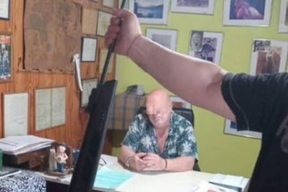 Locura en una escuela de Longchamps: una autoridad le disparó a las palomas que estaban en el patio mientras los alumnos cursaban