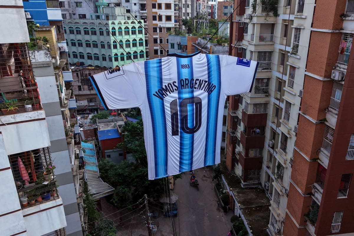 Locura total en Bangladesh por la selección argentina: miles de personas salieron a las calles a festejar otro triunfo.