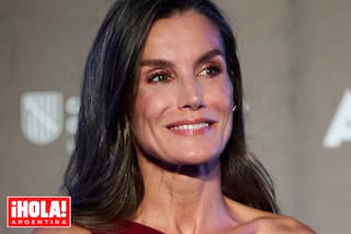 Cuál es el accesorio que no puede faltarle a la reina Letizia en los meses de calor