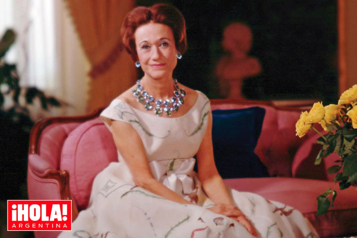 logo wallis simpson revista hola 819