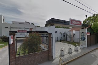 Se fugó por la ventana de un hospital tras abrir las esposas con papel metálico