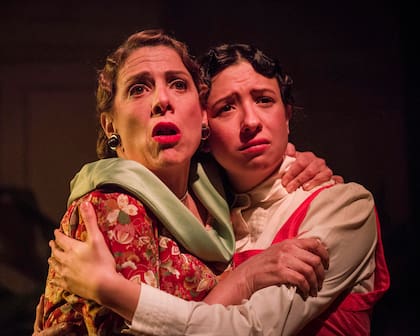 Lois y Carolina Saade, las protagonistas de La lluvia de fuego