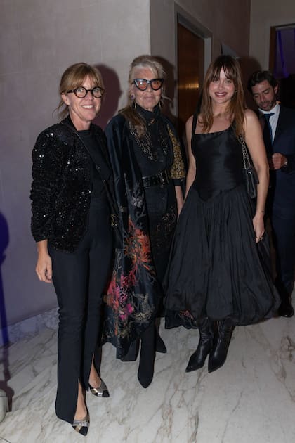 Lola Caradonti, que con sus hermanas estuvo a cargo de la ambientación, posó con su mamá, Grace Gold, y Vito Saravia