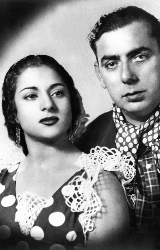 Lola Flores y Manolo Caracol en la película La niña de la venta (1952), dirigida por Manuel Torrado