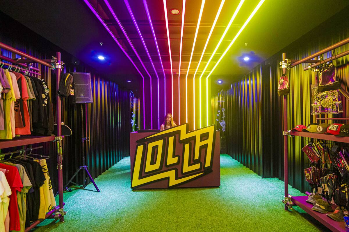 Lollapalooza Argentina presentó el primer Pop Up Store en el DOT Baires Shopping