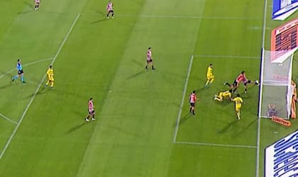 Lollo evitó el gol de Boca sobre la línea