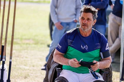 Lolo Castagnola, a pocos minutos de volver a participar en un torneo importante; fue invitado al equipo por su hijo Camilo y no hizo falta esfuerzo para convencerlo.