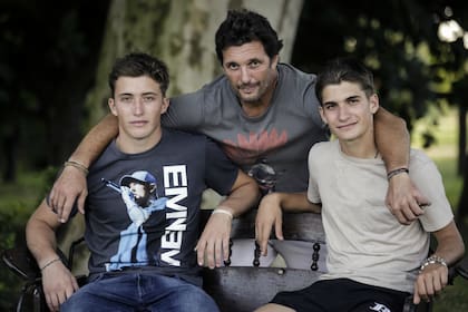 Lolo Castagnola es, además del padre, el sostén organizativo de Barto y Camilo; los felicitó por un excelente 2020 en el exterior y los dejó hacer en Francia mientras en Cañuelas él preparaba caballos y organizaba a La Natividad para la Triple Corona argentina.