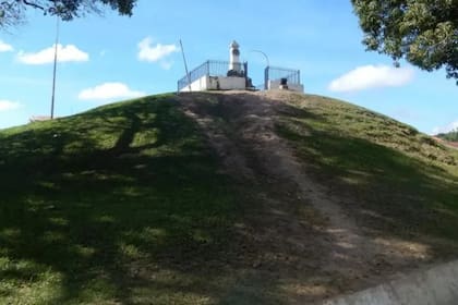 Loma Suárez es uno de los miles de movimientos de tierra construidos por las antiguas sociedades de los Llanos de Moxos (Foto: SHAFIK MEGHJI)