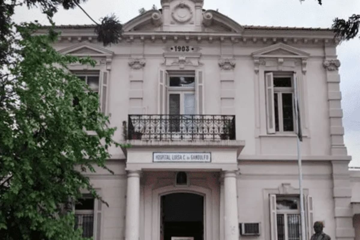 Lomas de Zamora: detuvieron a una mujer de 28 años que se hacía pasar por médica en el Hospital Gandulfo.