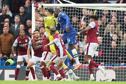 LONDON, ENGLAND - APRIL 01: Emiliano Martinez of Aston Villa claims a cross ahead of Kalidou Koulibaly of Chelsea during the Premier League match between Chelsea FC and Aston Villa at Stamford Bridge on April 1, 2023 in London, United Kingdom. (Photo by James Williamson - AMA/Getty Images)