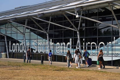 Londres: 4 personas mueren en accidente de avioneta en el aeropuerto Southend
