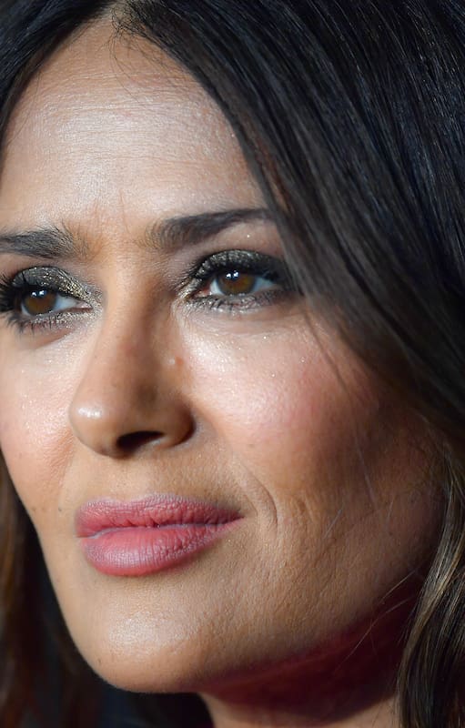 LONDRES, INGLATERRA - 27 DE OCTUBRE: Salma Hayek asistiendo a la proyección de gala del Reino Unido de "Eternals" de Marvel Studios en BFI IMAX Waterloo el 27 de octubre de 2021 en Londres, Inglaterra.