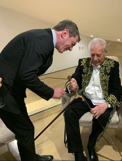 Lopérfido con Mario Vargas Llosa: "Mario fue un escritor enorme y un gran defensor de la libertad. Su legado es extraordinario"