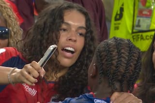 Metió el 2-2 para Cabo Verde y saltó a festejar a la tribuna con su novia