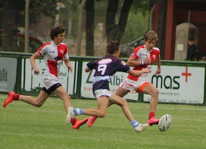 López Fleming y David jugando en Jockey Club Salta; una vida compartiendo rock y rugby, deporte que los pone cara a cara un par de veces por año en SIC vs. CASI.