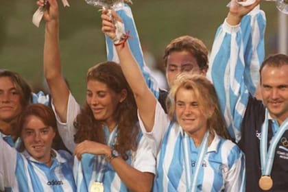 López tuvo un exitoso paso por Las Leonas donde ganó tres medallas de oro en Juegos Panamericanos y una de Plata en un Mundial