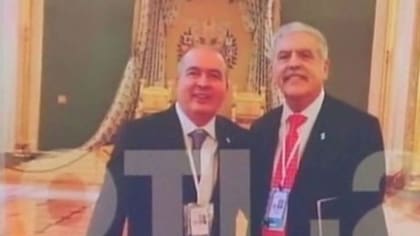 López y De Vido, en una de las fotos halladas en sus celulares