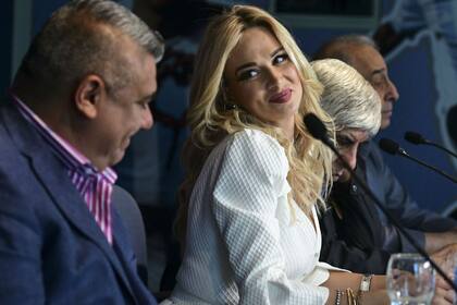 Lopyreva, junto a Tapia en la sala de conferencias del predio de la AFA