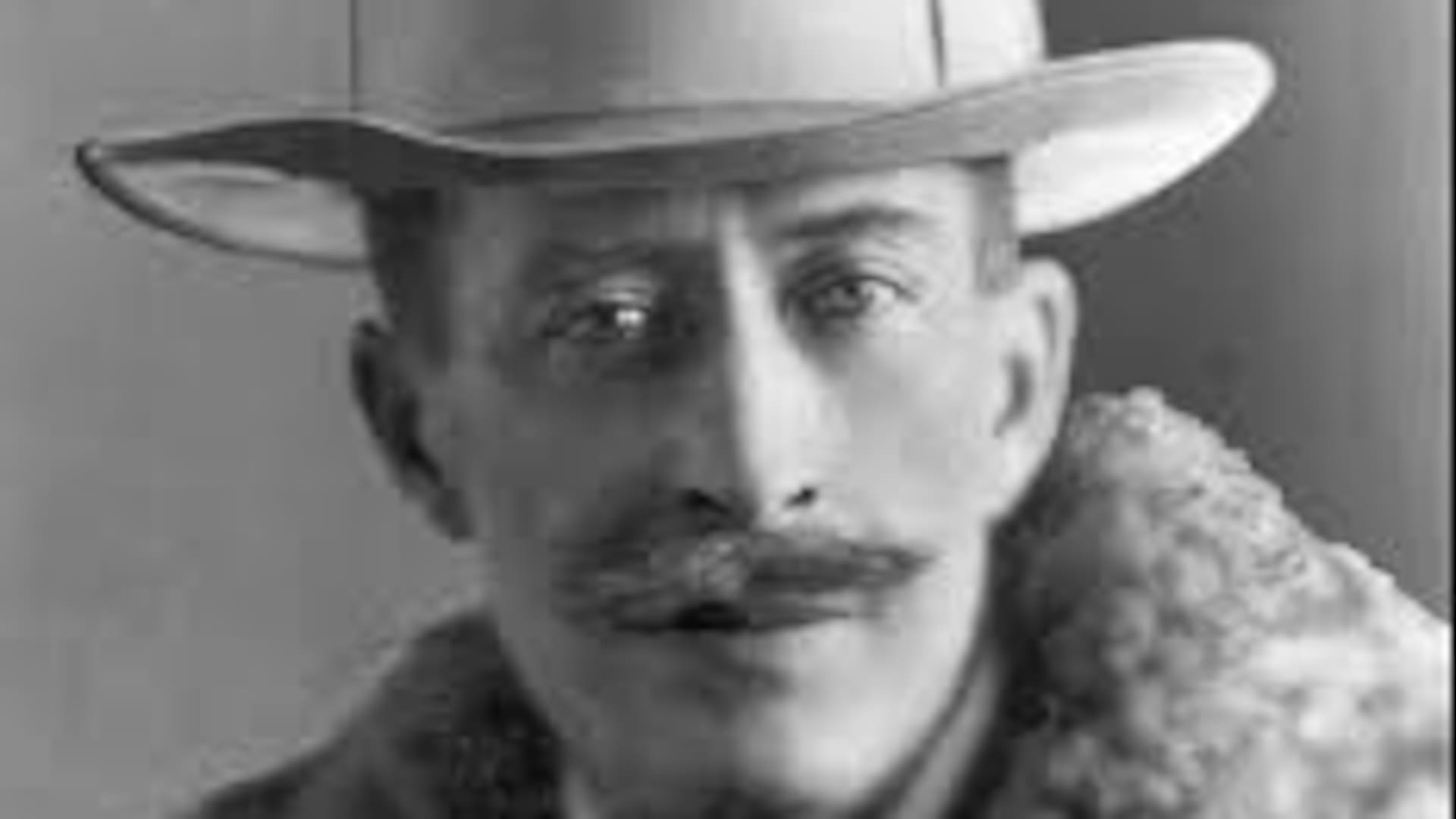 Howard Carter y Lord Carnarvon en el lugar del hallazgo