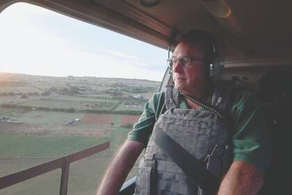 Lord Ashcroft realizó dos investigaciones encubiertas para escribir su libro Juego injusto, donde detalla el maltrato que sufren los leones en su cautiverio y el triste final al que están destinados