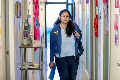 Lorena en Casa Trans, donde pudo retomar sus estudios: “Encontré una comunidad que abraza muchas historias y retroalimenta vidas, porque una va tejiendo redes de contacto”, asegura.